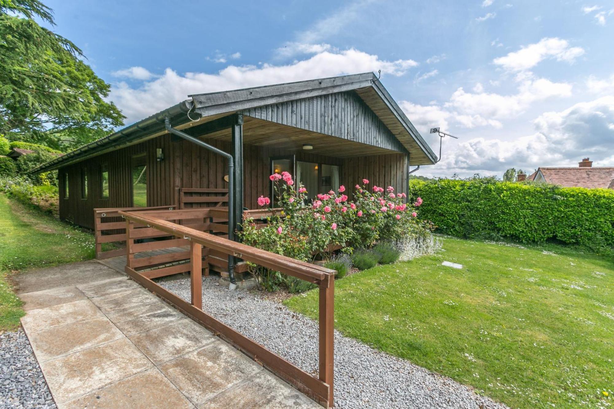 Laburnum Lodge Sleeps 6 Wheelchair Access Minehead Exterior photo